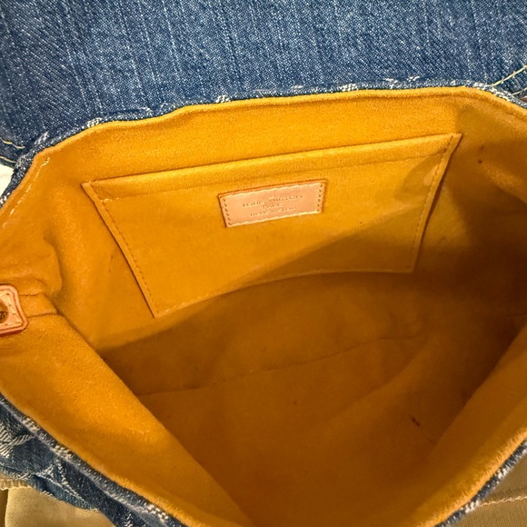 Louis Vuitton mini pleaty monogram denim shoulder bag. - Picture 6 of 9